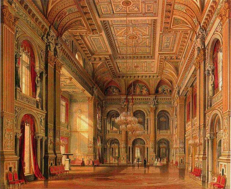 Prunkvoller historischer Saal mit reich verzierter Kassettendecke, hohen Rundbogenfenstern, Kronleuchtern und roten Samtvorhängen