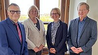 Gruppenbild mit der Landtagspräsidentin Birgit Hesse und dem Vorstand des Landesseniorenbeirat