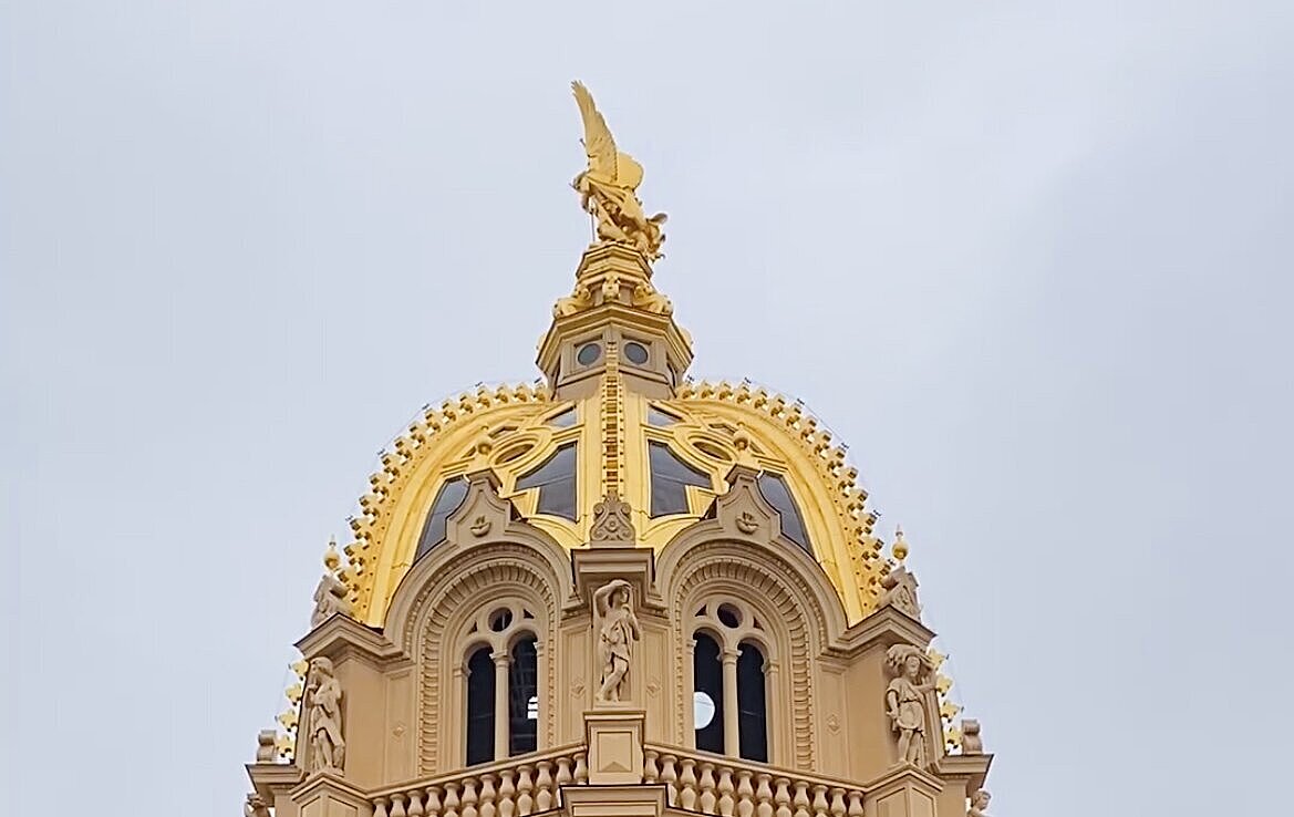 Blick auf die Goldene Kuppel vom Schlossdach des Schweriner Schlosses