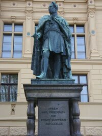 Paul Friedrich Statue