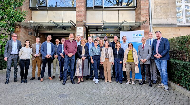 Gruppenbild vom Rechtsausschuss und dem Agrarausschuss (Foto Landtag M-V)