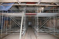 Der Aufbau mehrerer Gerüste auf der Baustelle des künftigen Plenarsaales des Landtages ist bereits weit fortgeschritten.