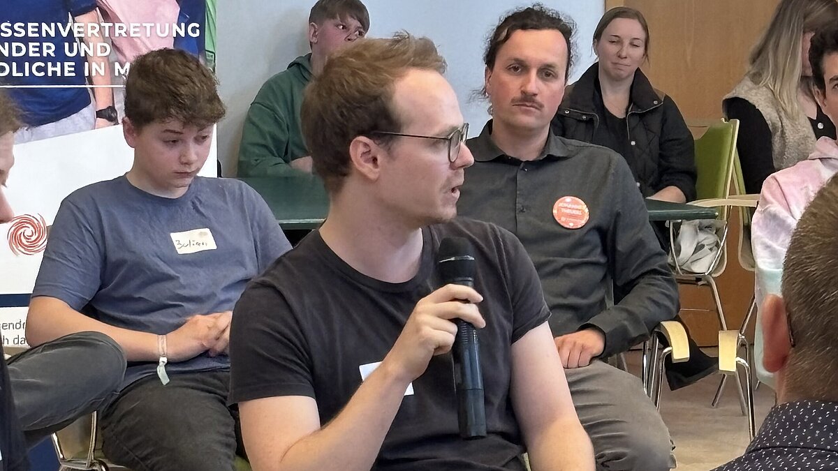Abgeordneter Herr Böhringer in einer Diskussionsrunde