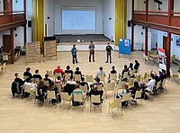 Jugendliche tagen im Bürgersaal in Güstrow