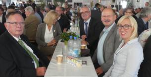 Agrarausschuss auf dem Landesbauerntag am 14. September 2018 [v.l.n.r. Prof. Dr. Fritz Tack (ehemaliger Vorsitzender), Werner Kuhn, MdEP, Dr. Wolfgang Weiß, MdL, Vorsitzende Elisabeth Aßmann, MdL Agrarausschuss auf dem Landesbauerntag am 14. September 2018 [v.l.n.r. Prof. Dr. Fritz Tack (ehemaliger Vorsitzender), Werner Kuhn, MdEP, Dr. Wolfgang Weiß, MdL, Vorsitzende Elisabeth Aßmann, MdL