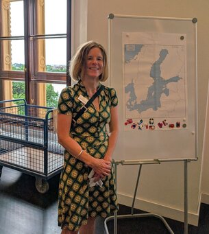 Constanze Oehlrich, MdL vor dem "Flaggenspiel"