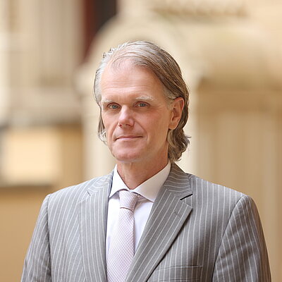 Leiter der Stabsgruppe Dirk Lange im Schlossinnenhof des Landtages Mecklenburg-Vorpommern
