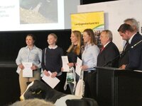 Siegerehrung im Berufswettbewerb der Landjugend Siegerehrung bei den Teams der Kategorie „Landwirtschaft II“ (v.l.n.r. Elisabeth Jürgens, Laura Beyer, Rieke Plenter, Cosima Lewer, Dr. Till Backhaus, Detlef Kurreck, Tobias Schröder)